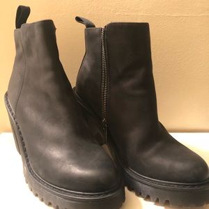 Dr. Martens Magdalena ankle boots color black.